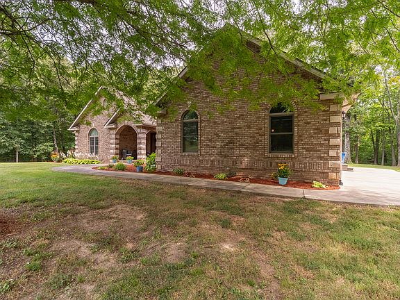 3rd image of 8804 Deangelo Ln