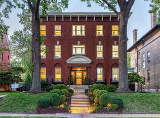 81 Waterman Pl, Saint Louis, MO 63112