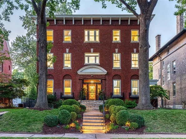 81 Waterman Pl, Saint Louis, MO 63112