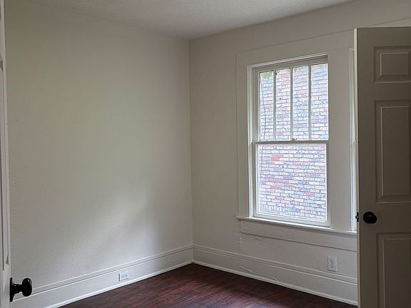 2nd image of 1227 8th Ave W #B