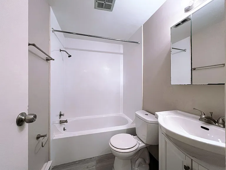 Stoney Creek Apartments — Photo 28
