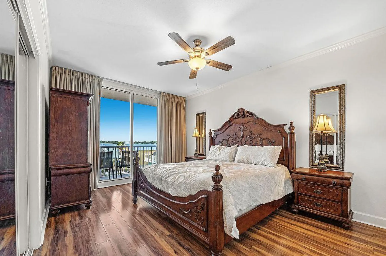 3 bed, 3.0 bath, 1528 sqft, $4,076 — Photo 4
