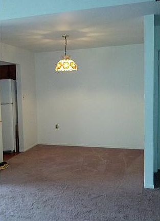 3rd image of 9 Cedar Creek Ct