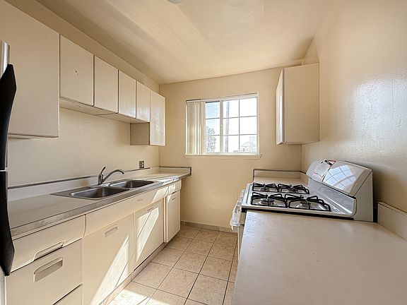 5th image of 1001 Hammond St #8
