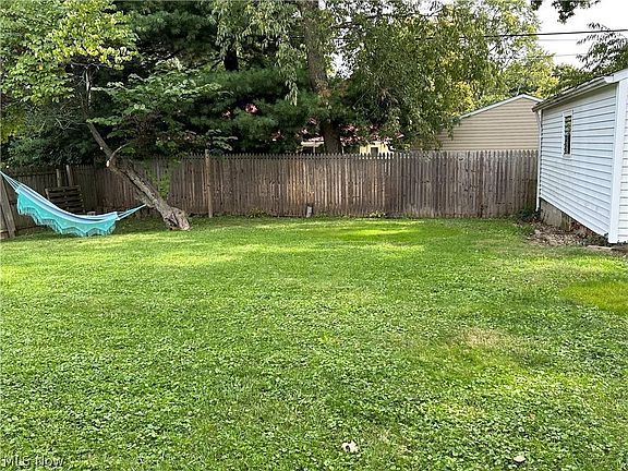 4th image of 526 Grosvenor Ave NW