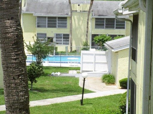 2nd image of 581 Fairways Cir Unit B