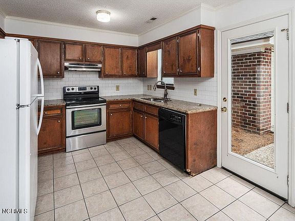 3rd image of 40 Upton Drive