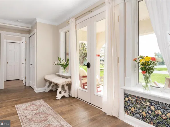 1 Queen Victoria Ct, Chester, MD 21619