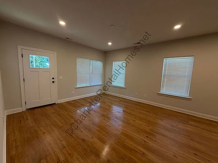 3 bed, 2.0 bath, 1316 sqft, $1,650 — Photo 4
