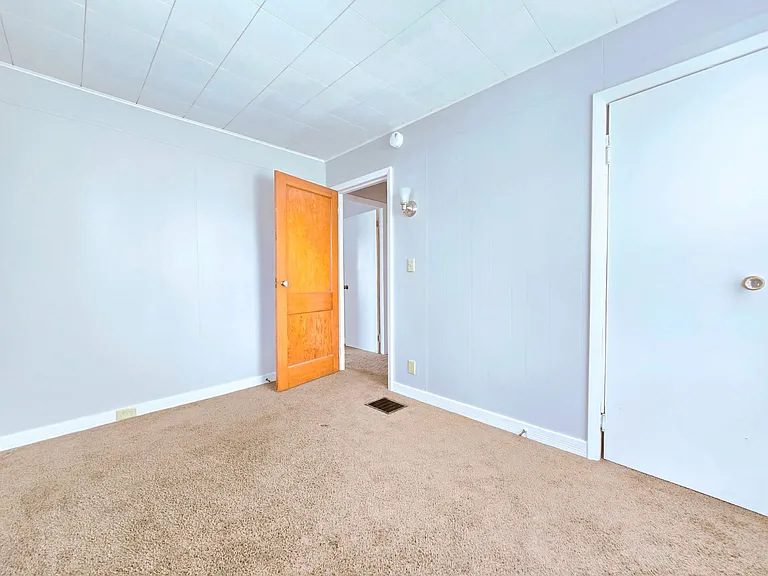 729 N Elmer St — Photo 6