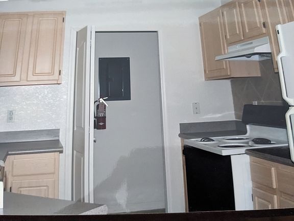 3rd image of 8925 Legacy Ct