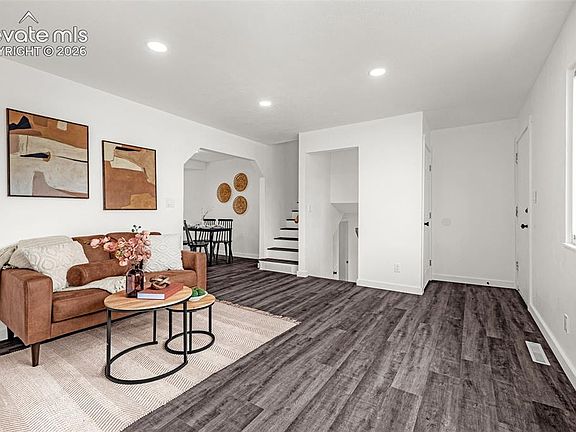 3rd image of 1375 Bonita Dr