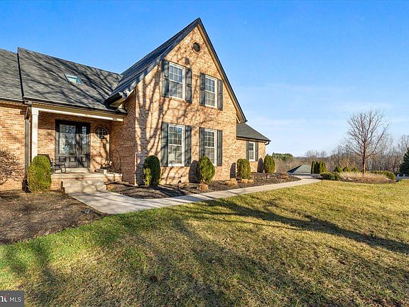 5th image of 3293 N Hill Ct