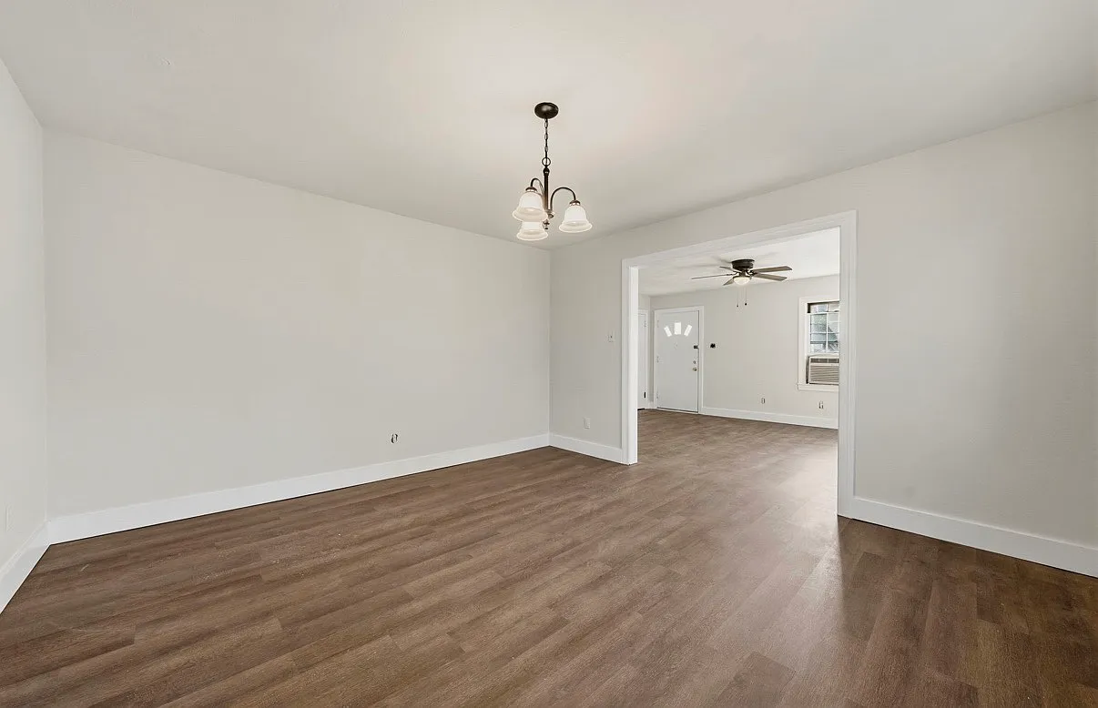 3 bed, 2280 sqft, $1,600 — Photo 3