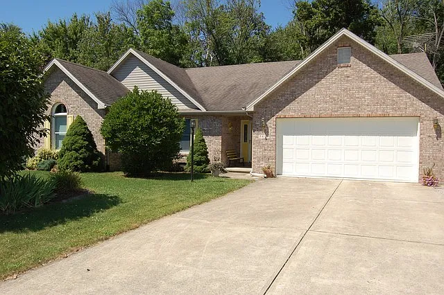 7415 Colonial Ct photo 1