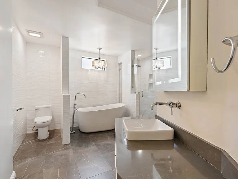 5340 Yarmouth Ave #108 — Photo 27