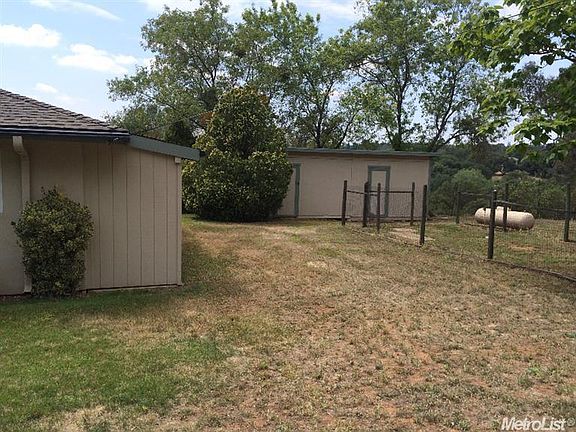 3rd image of 1820 Thistle Ln