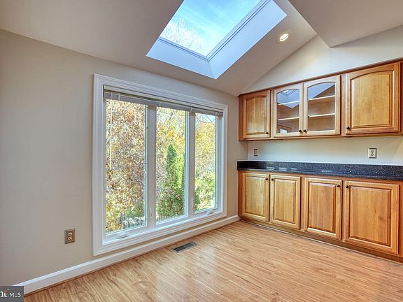 4th image of 6894 McLean Province Cir