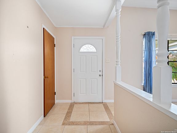 5th image of 138 Oaklane Dr