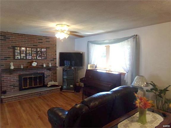 3rd image of 3705 Fairoaks Dr