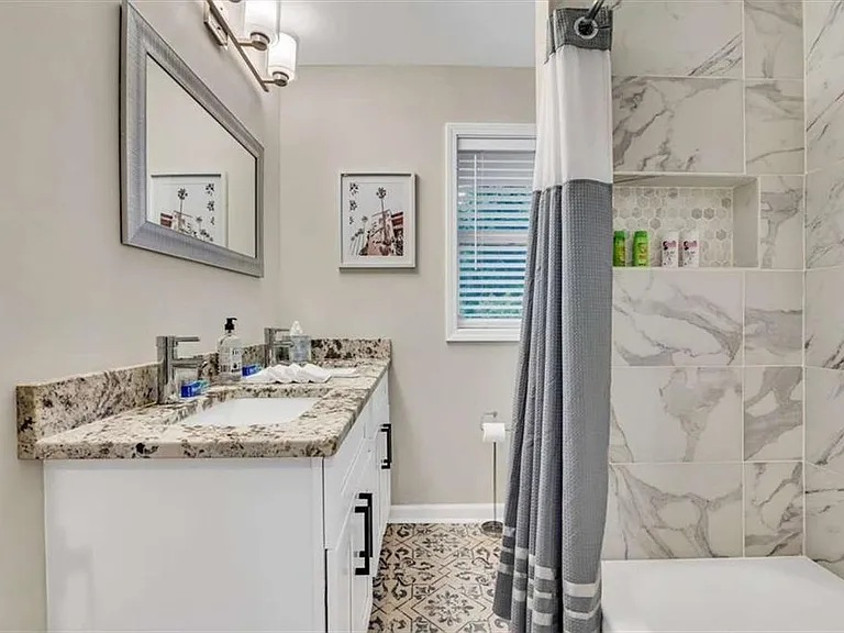 2271 Columbia Dr — Photo 9