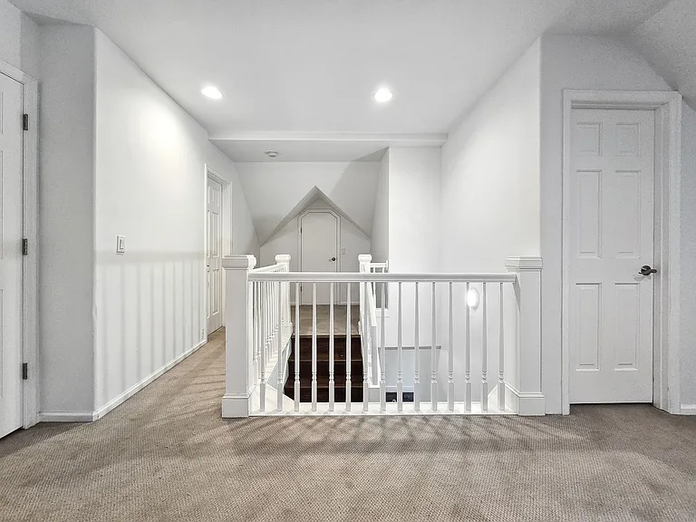 10058 NE 29th Pl — Photo 16