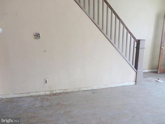 4th image of 3058 Aramingo Ave