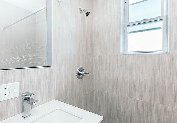 2nd image of 459 Chauncey St #3L