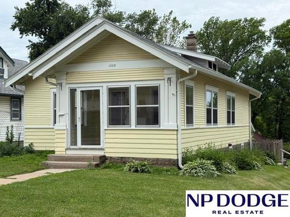 1202 S 43rd St, Omaha, NE 68105