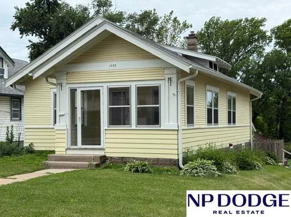 1202 S 43rd St, Omaha, NE 68105