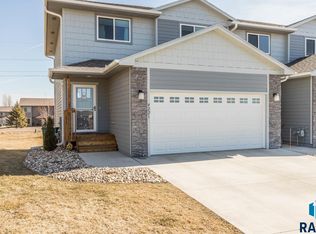 4221 N Knob Hill Ct, Sioux Falls, SD 57107