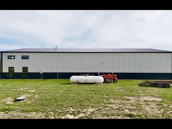 5th image of 2835 185th St