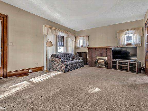 4th image of 919 Dover Ave