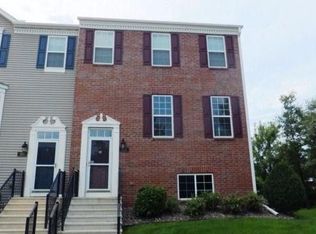 813 Village Pkwy, Circle Pines, MN 55014