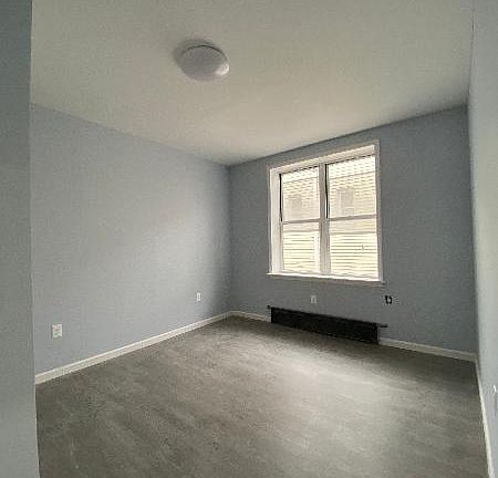 5th image of 130 Bay 38th St APT 1
