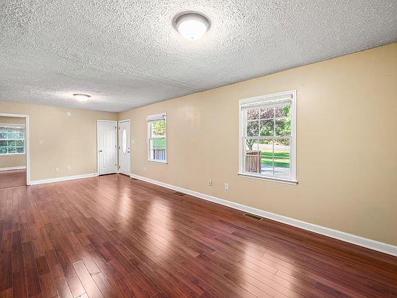 5th image of 2898 White House Rd