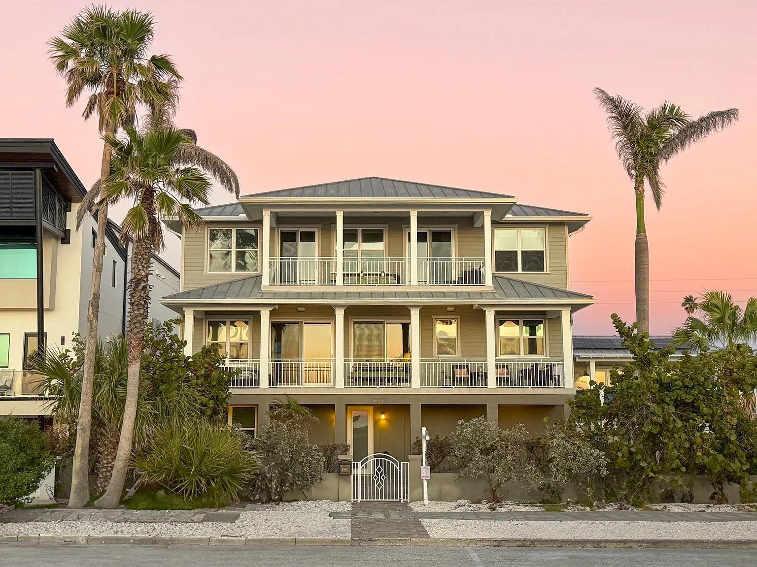 1205 Gulf Way St — Photo 1