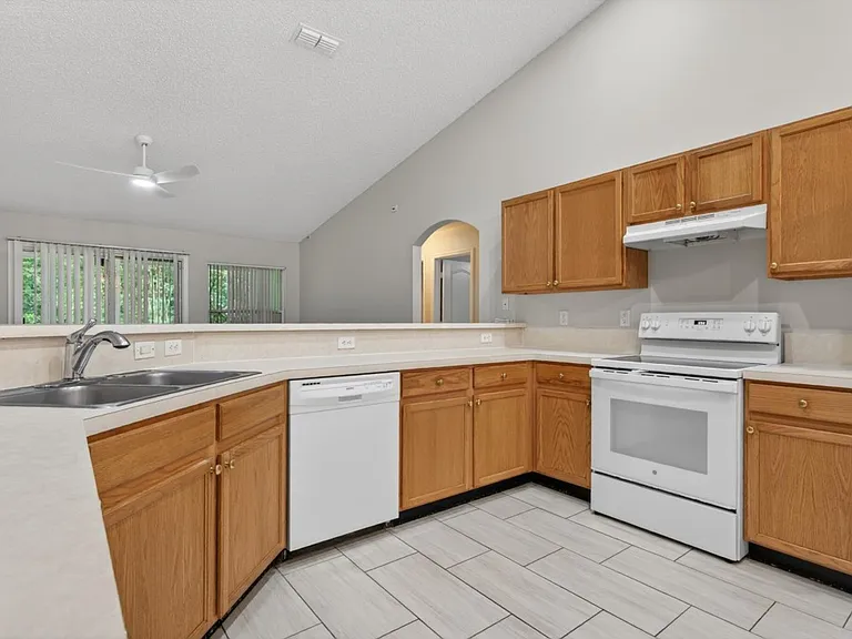 1648 Glen Laurel Dr — Photo 9