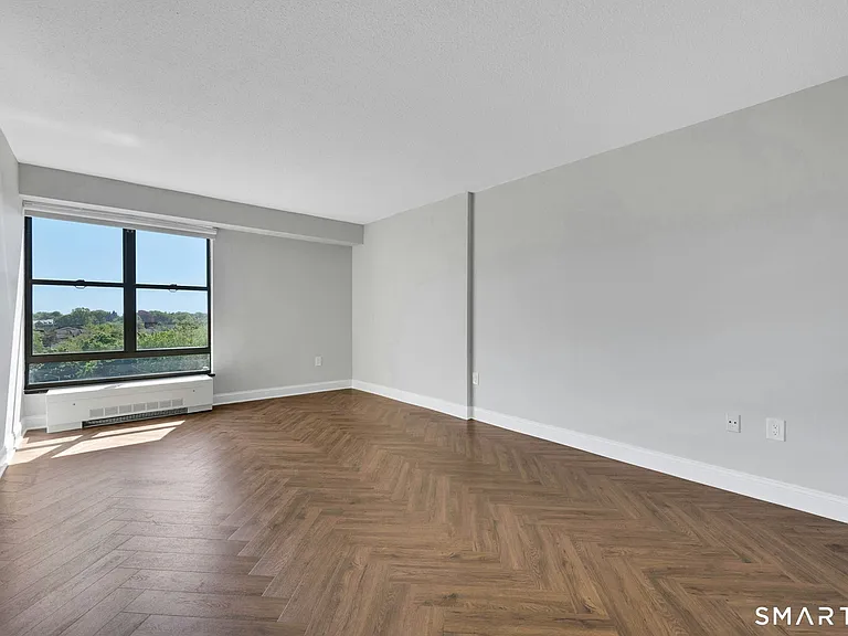 44 Strawberry Hill Ave #7E — Photo 13