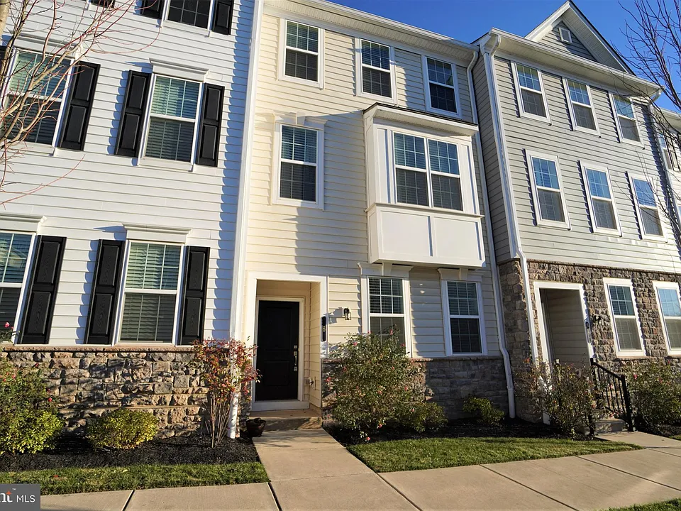 6 Manchester Dr