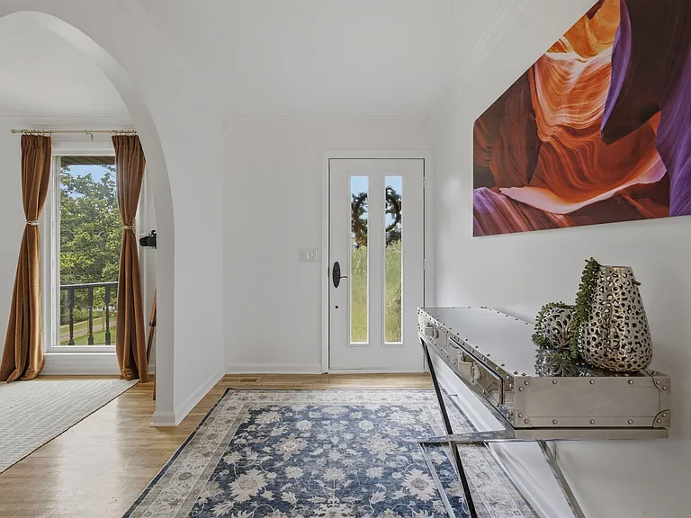6555 Brownlee Dr — Photo 4