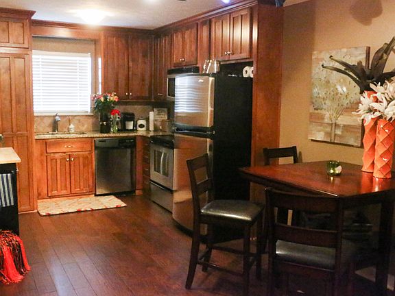 Kit and lr have hardwoods