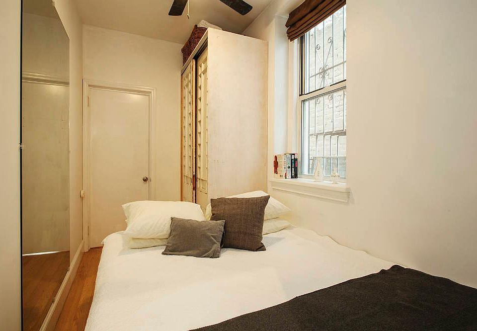 2nd image of 633 E 11th St APT 2