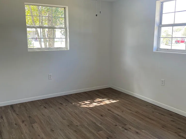56 S Monroe St — Photo 19