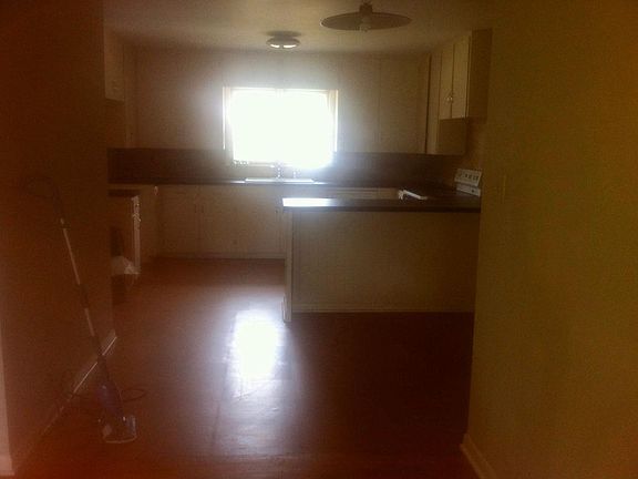 4th image of 1215 Leslie Ln