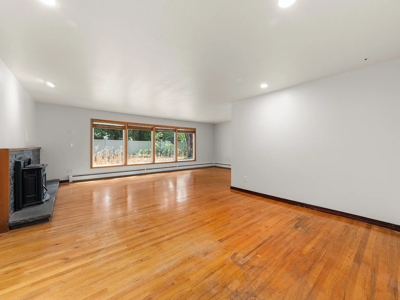 3 bed, 2206 sqft, $3,495 — Photo 2