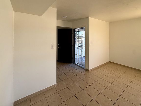 5th image of 3074 S Del Mar Ave