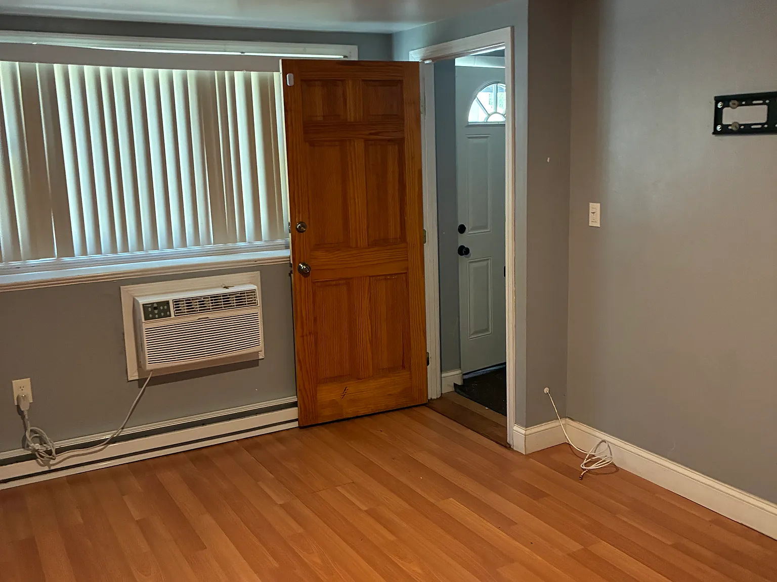 2 bed, 900 sqft, $2,200 — Photo 2