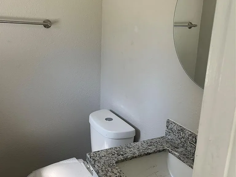 402 Thompson Dr — Photo 16