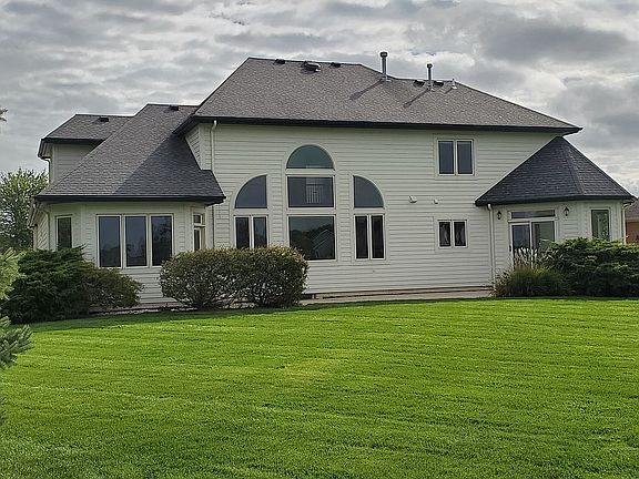 2nd image of 600 Saint Annes Ct